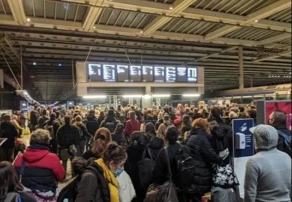 注意！新冠變種在英國失控！倫敦封城上演大逃離，多國緊急宣布措施：關閉邊境、停飛航班…