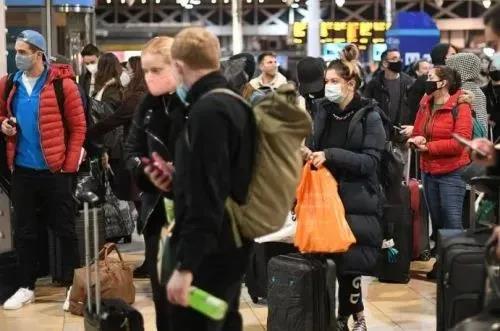 注意！新冠變種在英國失控！倫敦封城上演大逃離，多國緊急宣布措施：關閉邊境、停飛航班…