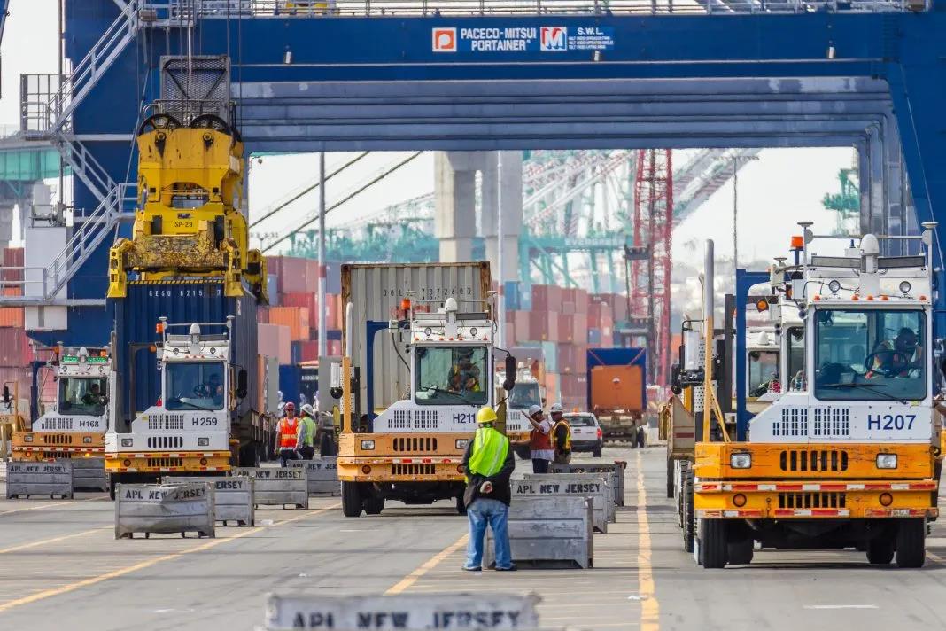 創(chuàng)新高!美西航線運(yùn)價(jià)升至4189美元,是去年同期3倍,多家船公司繼續(xù)收取附加費(fèi)