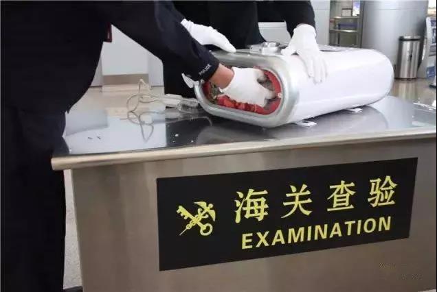 貨物被海關(guān)扣押期間產(chǎn)生的堆存費(fèi)用應(yīng)由誰承擔(dān)?