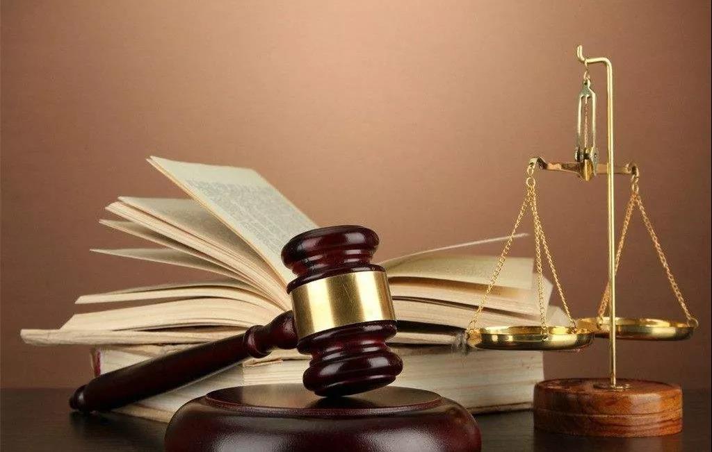 貨物被海關(guān)扣押期間產(chǎn)生的堆存費(fèi)用應(yīng)由誰承擔(dān)?