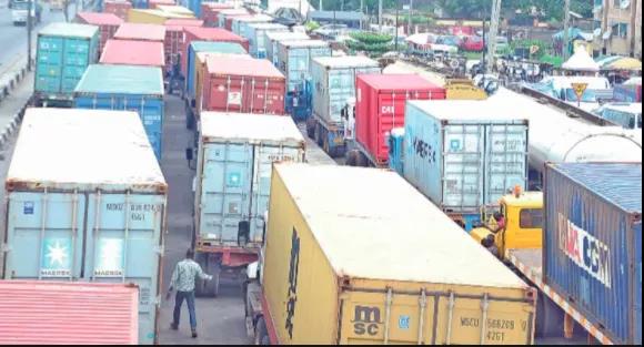 在擁堵、混亂的拉各斯港口，海關查獲133個集裝箱走私毒品