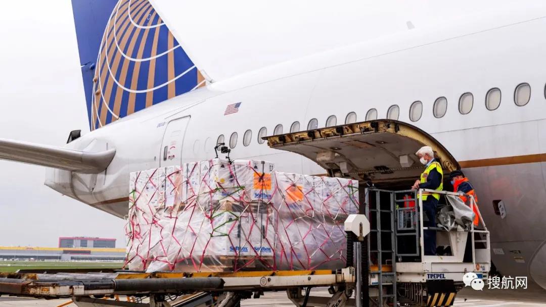 貨運(yùn)填補(bǔ)航空缺口，全球最大貨運(yùn)機(jī)場(chǎng)貨運(yùn)量下降7%，客運(yùn)量下降87%