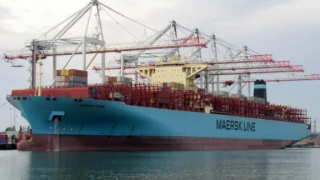 馬士基該輪約丟失750個箱子，集裝箱捆扎和堆高限制受到關注