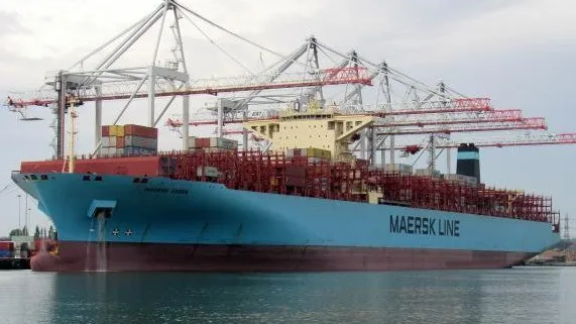 馬士基該輪約丟失750個箱子，集裝箱捆扎和堆高限制受到關注