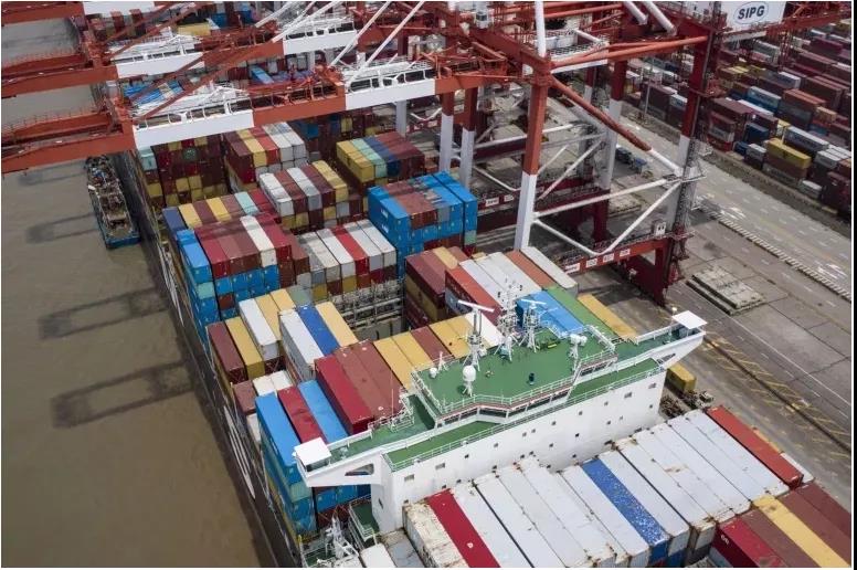 "不運(yùn)貨, 運(yùn)空箱!" 10倍利潤(rùn)驅(qū)使, 船公司實(shí)力上演"搶箱"大戰(zhàn)! ... 反正橫豎都是賺！