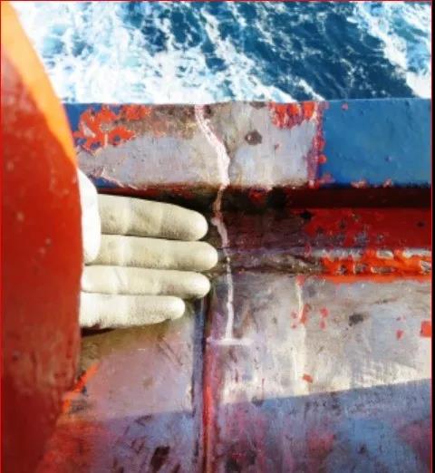 328米長大集裝箱船驚現5米裂縫，已返航青島進行貨物轉移及維修作業