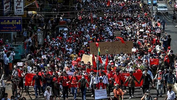 抗議活動頻發，運輸延誤！赫伯羅特暫停緬甸訂艙服務，達飛暫停運費支付