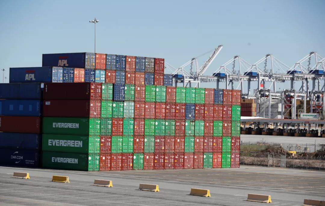 美國海軍基地堆滿集裝箱，沃爾瑪自掏腰包在港口建堆場，美國還有什么招？