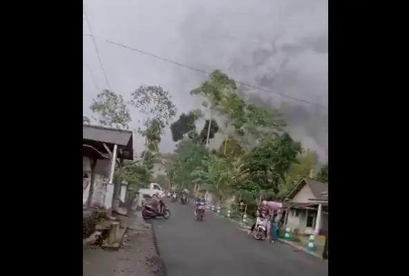 太恐怖！這個國家火山大爆發，濃煙蔽日宛如世界末日，已造成13人死亡！