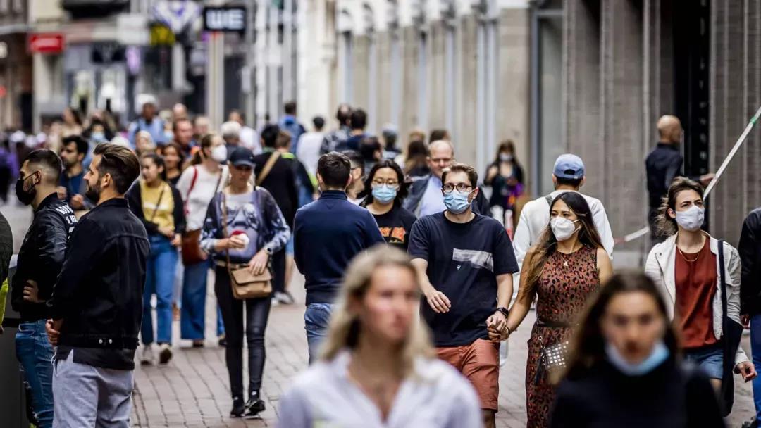 奧密克戎席卷全球89個國家/地區(qū)，美日增確診超20萬例！多國公布和收緊防疫措施！