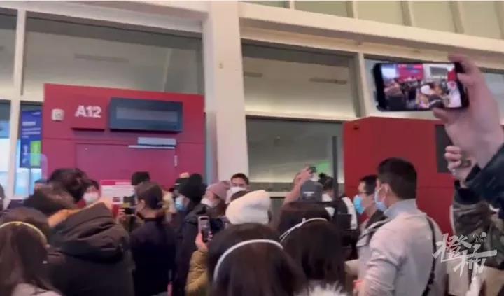 美赴華航班中途突然返航！上百中國旅客被困西雅圖，多人簽證過期、無家可歸…發生了什么？中國駐美大使館發布提醒！