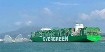 史無前例！長榮海運向員工發放40倍月薪年終獎！