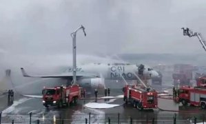 凌晨緊急突發！一機場貨機起火，正發往這個國家！