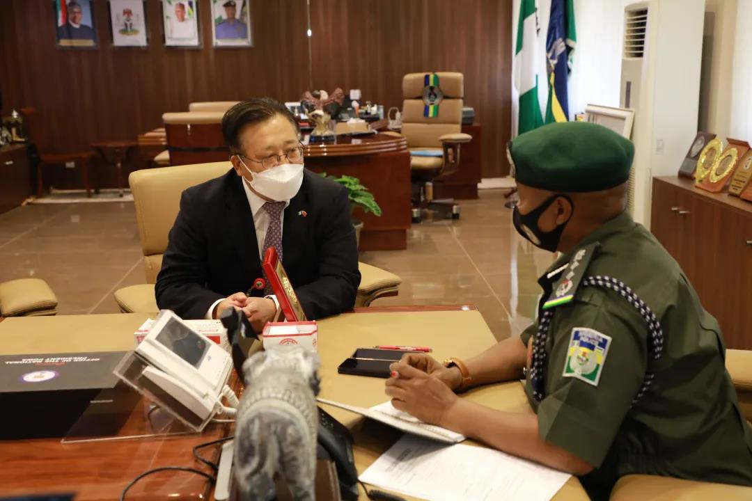 預(yù)警！3中國(guó)公民被綁架！國(guó)外的中國(guó)商店遭到搶劫！